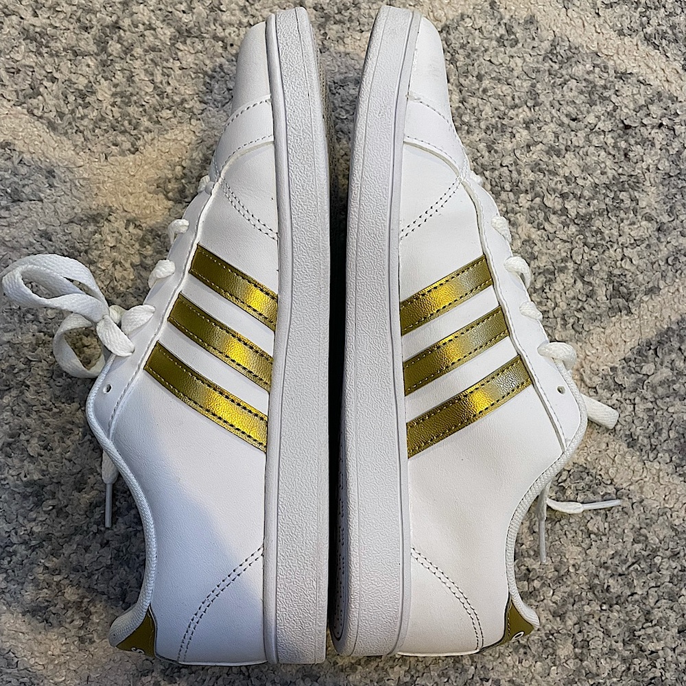 Women’s Adidas Grand Court Lifestyle Sneakers (Never worn)